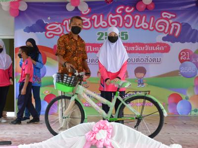 นายกเป็นประธานเปิดกิจกรรมสุขสัต์วันเด็กโรงเรียนบ้านลโบะดาโต๊ะ