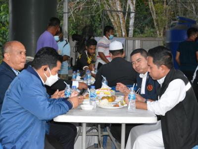 นายกต้อนรับ รมต,กระทรวงว่าการศึกษาธิการ ณ ร้านโฮมมาเก็ต