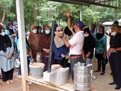 โครงการฝึกอบรมและศึกษาดูงานอาสาสมัครท้องถิ่นรักโลก