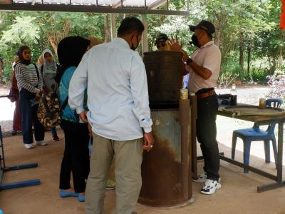 โครงการฝึกอบรมและศึกษาดูงานอาสาสมัครท้องถิ่นรักโลก