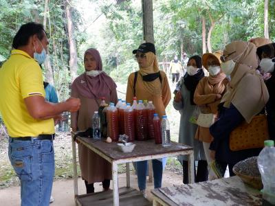 โครงการฝึกอบรมและศึกษาดูงานอาสาสมัครท้องถิ่นรักโลก