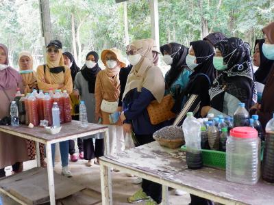 โครงการฝึกอบรมและศึกษาดูงานอาสาสมัครท้องถิ่นรักโลก