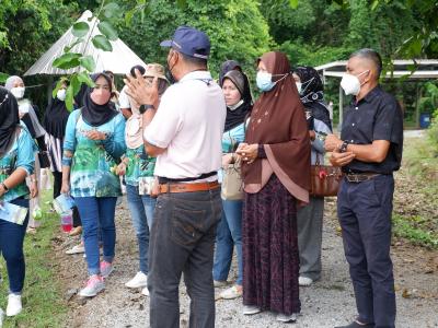 โครงการฝึกอบรมและศึกษาดูงานอาสาสมัครท้องถิ่นรักโลก