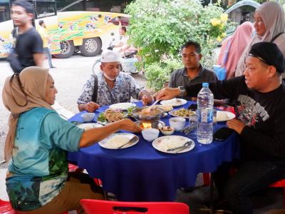 โครงการฝึกอบรมและศึกษาดูงานอาสาสมัครท้องถิ่นรักโลก
