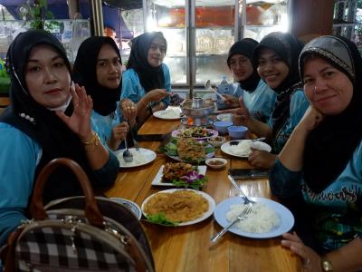 โครงการฝึกอบรมและศึกษาดูงานอาสาสมัครท้องถิ่นรักโลก