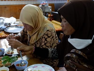 โครงการฝึกอบรมและศึกษาดูงานอาสาสมัครท้องถิ่นรักโลก