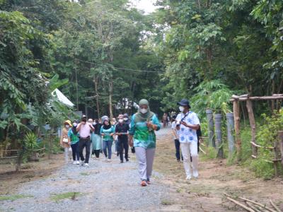 โครงการฝึกอบรมและศึกษาดูงานอาสาสมัครท้องถิ่นรักโลก