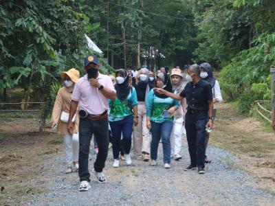 โครงการฝึกอบรมและศึกษาดูงานอาสาสมัครท้องถิ่นรักโลก
