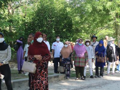 โครงการฝึกอบรมและศึกษาดูงานอาสาสมัครท้องถิ่นรักโลก