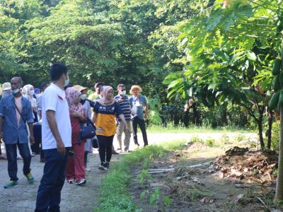 โครงการฝึกอบรมและศึกษาดูงานอาสาสมัครท้องถิ่นรักโลก