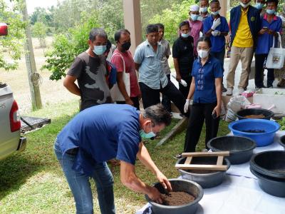 โครงการอบรมความรู้ให้แก่เกษตรตามแนวคิดปรัชญาเศรษฐกิจพอเพียง