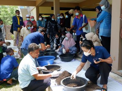 โครงการอบรมความรู้ให้แก่เกษตรตามแนวคิดปรัชญาเศรษฐกิจพอเพียง