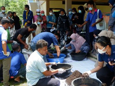 โครงการอบรมความรู้ให้แก่เกษตรตามแนวคิดปรัชญาเศรษฐกิจพอเพียง