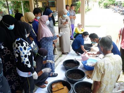 โครงการอบรมความรู้ให้แก่เกษตรตามแนวคิดปรัชญาเศรษฐกิจพอเพียง