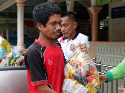 กิจกรรมแจกถุงยังชีพ ช่วยเหลือชาวบ้านประสบภัยน้ำท่วม