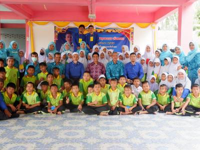 นายกเข้าร่วมโครงการคุณธรรม จริยธรรม โรงเรียนบ้านกำปงปีแซ