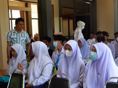 นายกพนิเทศนักเรียน นักศึกษา ทำงานช่างปิดเทอมของนักเรียน นักศึกษา