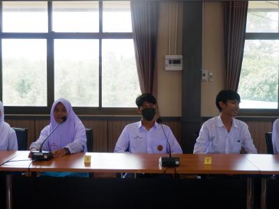นายกพนิเทศนักเรียน นักศึกษา ทำงานช่างปิดเทอมของนักเรียน นักศึกษา