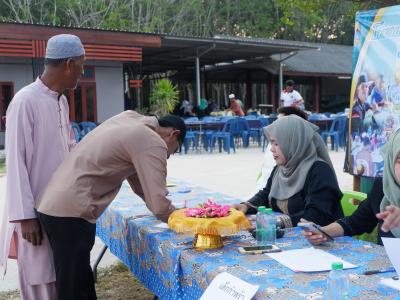 โครงการตำบลสานสัมพันธ์ร่วมละศิลอดและโครงการให้ความช่วยเหลือ