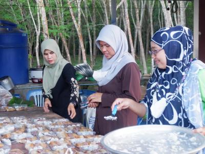 โครงการตำบลสานสัมพันธ์ร่วมละศิลอดและโครงการให้ความช่วยเหลือ