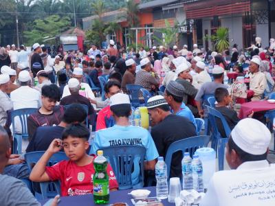 โครงการตำบลสานสัมพันธ์ร่วมละศิลอดและโครงการให้ความช่วยเหลือ