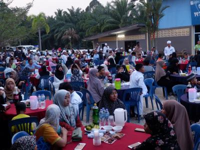โครงการตำบลสานสัมพันธ์ร่วมละศิลอดและโครงการให้ความช่วยเหลือ