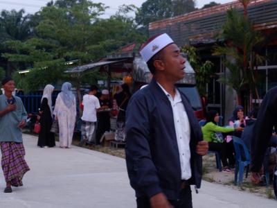โครงการตำบลสานสัมพันธ์ร่วมละศิลอดและโครงการให้ความช่วยเหลือ
