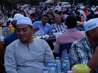 โครงการตำบลสานสัมพันธ์ร่วมละศิลอดและโครงการให้ความช่วยเหลือ