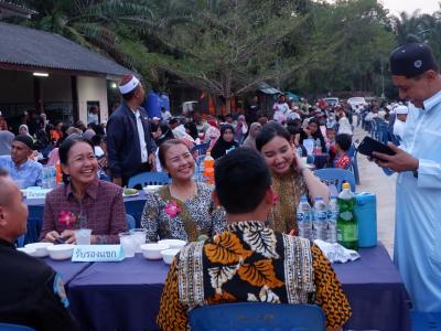 โครงการตำบลสานสัมพันธ์ร่วมละศิลอดและโครงการให้ความช่วยเหลือ