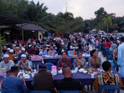 โครงการตำบลสานสัมพันธ์ร่วมละศิลอดและโครงการให้ความช่วยเหลือ