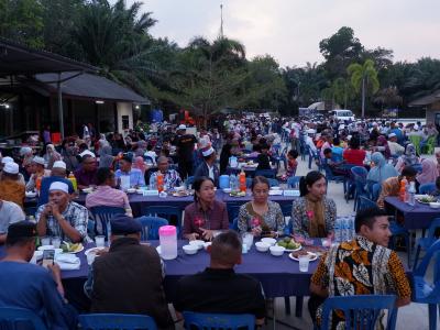 โครงการตำบลสานสัมพันธ์ร่วมละศิลอดและโครงการให้ความช่วยเหลือ