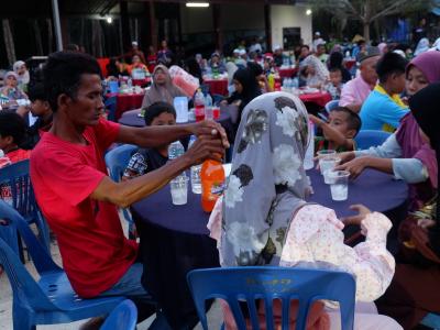 โครงการตำบลสานสัมพันธ์ร่วมละศิลอดและโครงการให้ความช่วยเหลือ