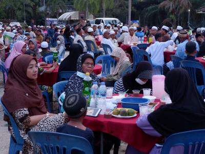 โครงการตำบลสานสัมพันธ์ร่วมละศิลอดและโครงการให้ความช่วยเหลือ
