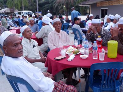 โครงการตำบลสานสัมพันธ์ร่วมละศิลอดและโครงการให้ความช่วยเหลือ