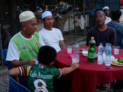 โครงการตำบลสานสัมพันธ์ร่วมละศิลอดและโครงการให้ความช่วยเหลือ