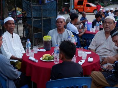 โครงการตำบลสานสัมพันธ์ร่วมละศิลอดและโครงการให้ความช่วยเหลือ