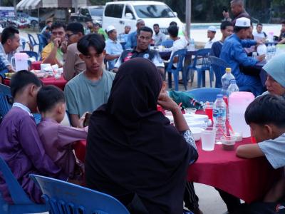 โครงการตำบลสานสัมพันธ์ร่วมละศิลอดและโครงการให้ความช่วยเหลือ
