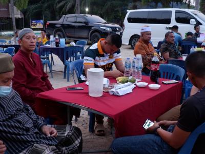 โครงการตำบลสานสัมพันธ์ร่วมละศิลอดและโครงการให้ความช่วยเหลือ