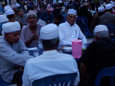 โครงการตำบลสานสัมพันธ์ร่วมละศิลอดและโครงการให้ความช่วยเหลือ