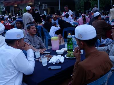 โครงการตำบลสานสัมพันธ์ร่วมละศิลอดและโครงการให้ความช่วยเหลือ