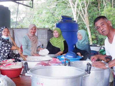 โครงการตำบลสานสัมพันธ์ร่วมละศิลอดและโครงการให้ความช่วยเหลือ