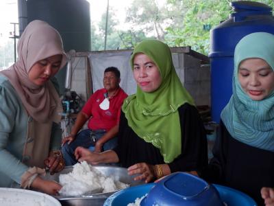 โครงการตำบลสานสัมพันธ์ร่วมละศิลอดและโครงการให้ความช่วยเหลือ