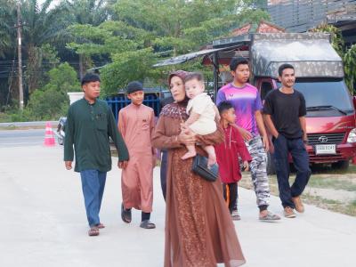 โครงการตำบลสานสัมพันธ์ร่วมละศิลอดและโครงการให้ความช่วยเหลือ