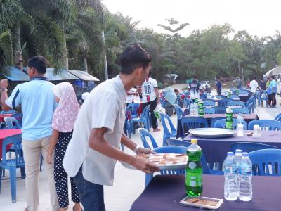 โครงการตำบลสานสัมพันธ์ร่วมละศิลอดและโครงการให้ความช่วยเหลือ