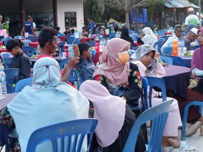 โครงการตำบลสานสัมพันธ์ร่วมละศิลอดและโครงการให้ความช่วยเหลือ