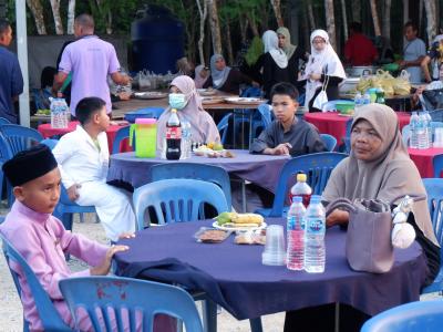 โครงการตำบลสานสัมพันธ์ร่วมละศิลอดและโครงการให้ความช่วยเหลือ