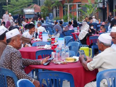 โครงการตำบลสานสัมพันธ์ร่วมละศิลอดและโครงการให้ความช่วยเหลือ