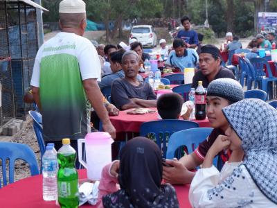 โครงการตำบลสานสัมพันธ์ร่วมละศิลอดและโครงการให้ความช่วยเหลือ
