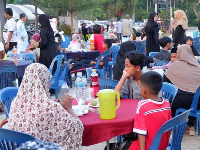 โครงการตำบลสานสัมพันธ์ร่วมละศิลอดและโครงการให้ความช่วยเหลือ