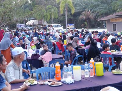 โครงการตำบลสานสัมพันธ์ร่วมละศิลอดและโครงการให้ความช่วยเหลือ